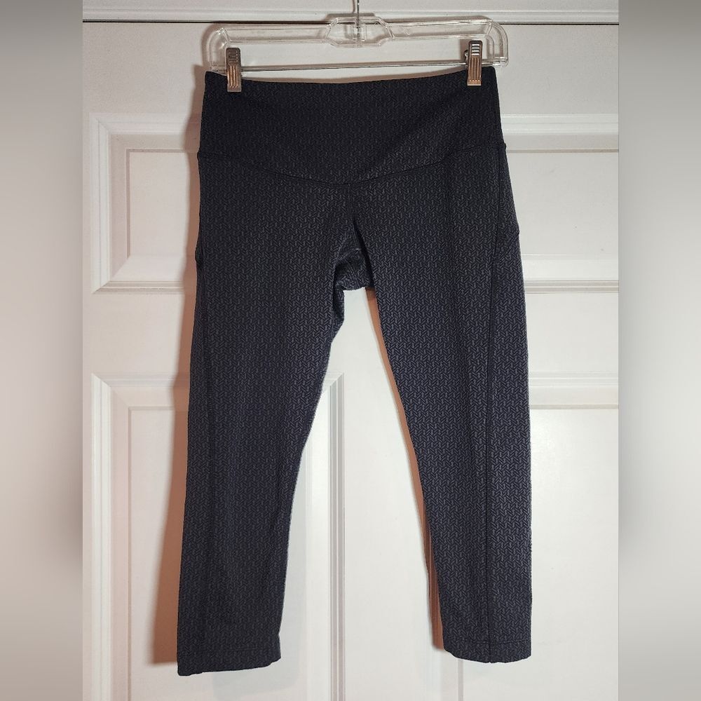 Modetta Black And Gray Patterned Crop Leggings S